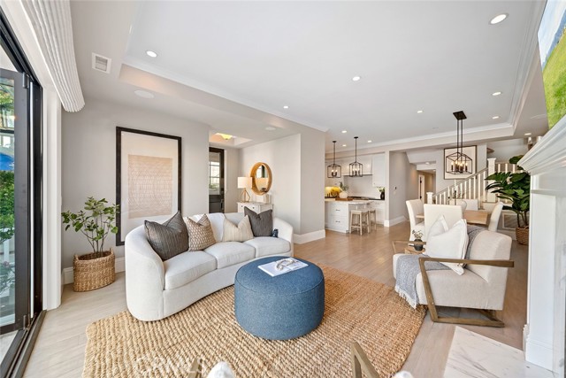 515 Narcissus Avenue, Corona del Mar CA: https://media.crmls.org/medias/2b35bbd4-8b27-4b74-be0d-7287d9ab264e.jpg