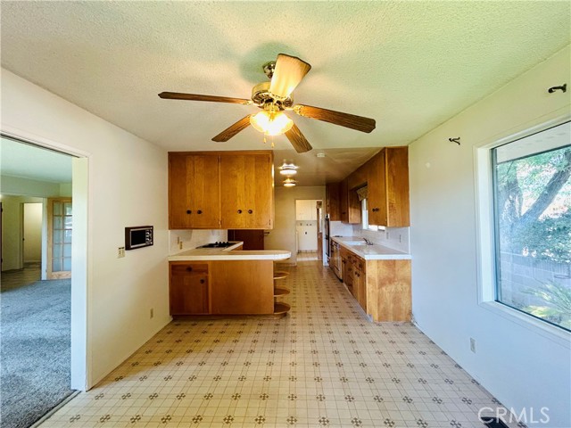 2750 W Devonshire Avenue, Hemet CA: https://media.crmls.org/medias/2b375f20-f2a8-4eb5-9e4c-c212f2981e5c.jpg