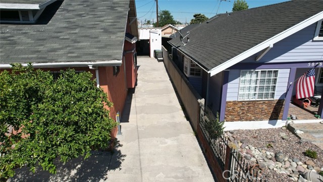 5854 Woodlawn Avenue, Los Angeles CA: https://media.crmls.org/medias/2b385360-5fb7-401c-8e2f-d77f44366e51.jpg