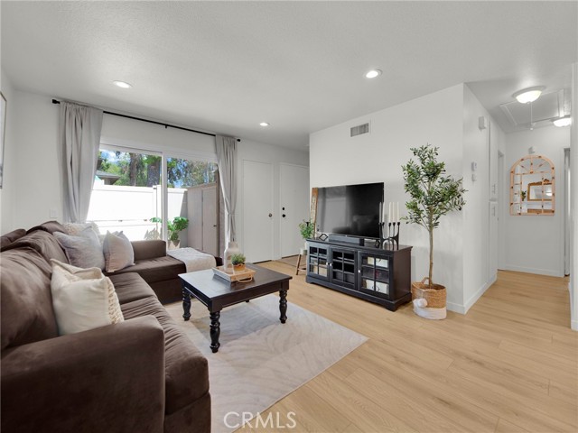 28839 Conejo View Drive, Agoura Hills CA: https://media.crmls.org/medias/2b386c63-e39c-4193-bdce-a3cadcb65f55.jpg