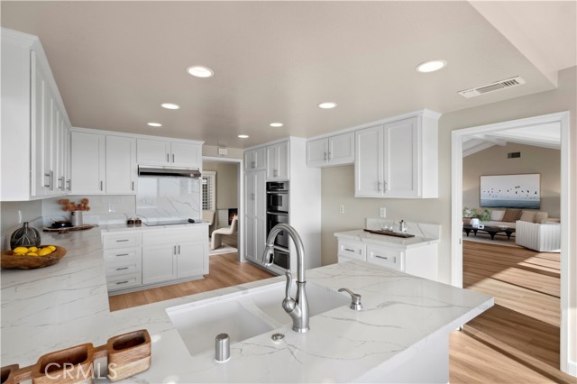 Detail Gallery Image 16 of 34 For 31 Carmel Bay Dr, Corona Del Mar,  CA 92625 - 4 Beds | 2/1 Baths
