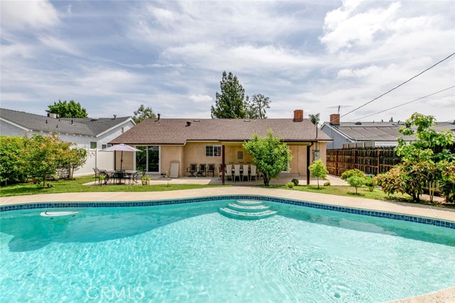 10019 Norwich Avenue, Mission Hills (San Fernando) CA: https://media.crmls.org/medias/2b3b0b4e-e52d-45b9-8730-65a74878793a.jpg