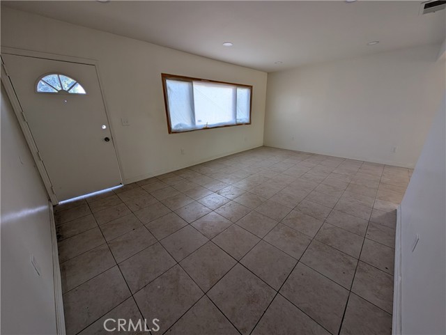 Detail Gallery Image 2 of 5 For 129 E Locust St, Ontario,  CA 91761 - 2 Beds | 1 Baths