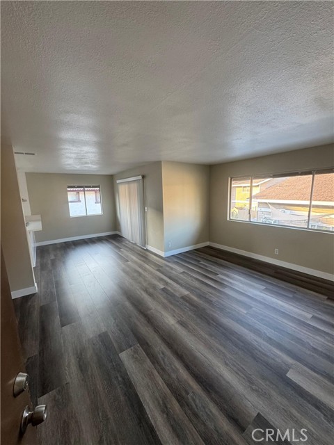 Detail Gallery Image 3 of 11 For 2155 Canyon Dr #D,  Costa Mesa,  CA 92627 - 2 Beds | 1 Baths