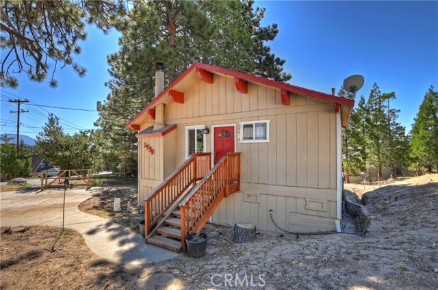 Detail Gallery Image 1 of 27 For 1930 Nob Hill Dr, Running Springs,  CA 92382 - 2 Beds | 1/1 Baths