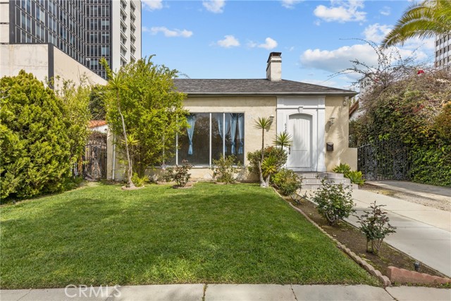 Detail Gallery Image 1 of 28 For 6329 Warner Dr, Los Angeles,  CA 90048 - 3 Beds | 3 Baths