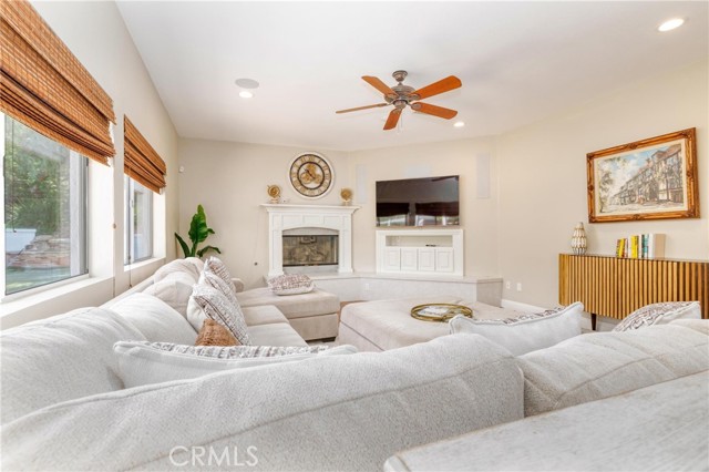 Detail Gallery Image 24 of 69 For 15257 Saddleback, Canyon Country,  CA 91387 - 6 Beds | 4/1 Baths