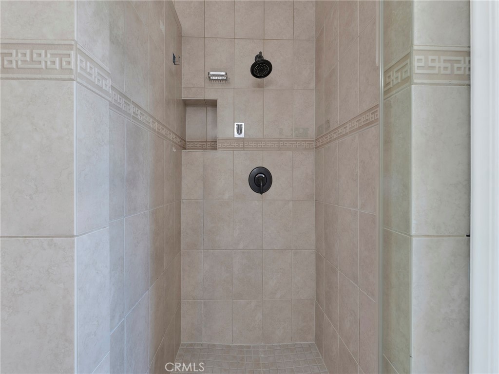 https://media.crmls.org/medias/2b3df1e7-5198-4dcf-a5b5-b47c26a60843.jpg?preset=X-Large