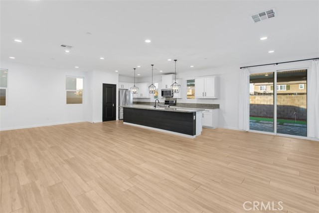 Detail Gallery Image 3 of 41 For 29120 Tanoak, Lake Elsinore,  CA 92530 - 4 Beds | 2/1 Baths