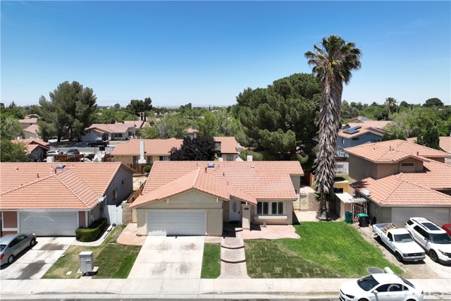4633 Dowel Avenue, Palmdale CA: https://media.crmls.org/medias/2b3eb21f-eaf7-45bb-853e-7b4e71e471e7.jpg