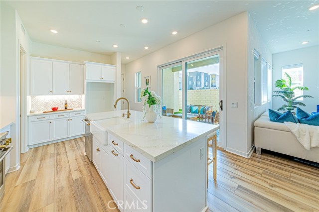 27505 Illumination Court, Valencia CA: https://media.crmls.org/medias/2b3f1d7b-e2fb-405b-af44-3ae1d79bcf53.jpg