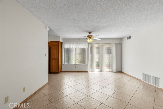 25530 Meadow Mont Street, Valencia CA: https://media.crmls.org/medias/2b3f2480-de54-489f-ab21-511cf00f1d6f.jpg