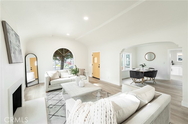 1818 W 79th Street, Los Angeles CA: https://media.crmls.org/medias/2b3f9244-9ce2-4ae6-a2d5-487c80bfdaf9.jpg