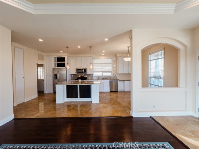 Detail Gallery Image 8 of 19 For 135 Laburnum Ln, Fountain Valley,  CA 92708 - 3 Beds | 2 Baths
