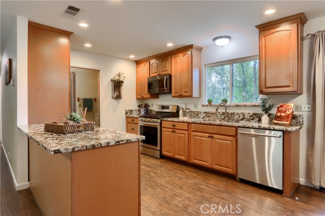 Detail Gallery Image 11 of 49 For 51864 Mountain Quail Pl, Oakhurst,  CA 93644 - 3 Beds | 2 Baths
