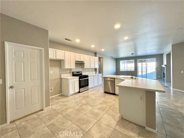 Detail Gallery Image 1 of 24 For 13232 Newport St, Hesperia,  CA 92344 - 4 Beds | 2 Baths