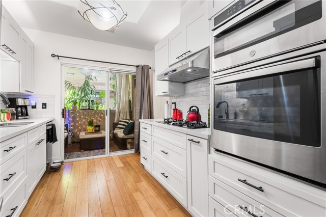 Detail Gallery Image 8 of 66 For 10626 Valley Spring #103,  Toluca Lake,  CA 91602 - 2 Beds | 2 Baths