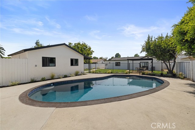 8840 Valjean Avenue, North Hills CA: https://media.crmls.org/medias/2b40a93b-7c98-4de6-9356-3db096fc7d0a.jpg