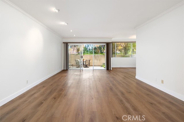 Detail Gallery Image 5 of 19 For 4487 Colbath #101,  Sherman Oaks,  CA 91423 - 1 Beds | 1 Baths