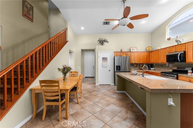 1447 White Cloud Lane, Beaumont CA: https://media.crmls.org/medias/2b40d7b8-73c8-42f1-b443-2a08858aa249.jpg