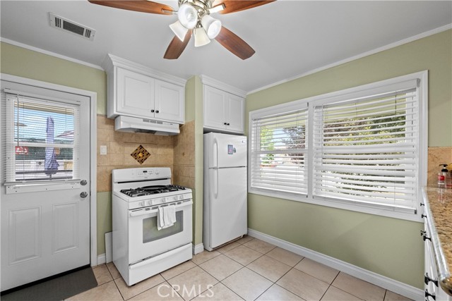 Detail Gallery Image 5 of 45 For 13003 El Moro Ave, La Mirada,  CA 90638 - 4 Beds | 2 Baths