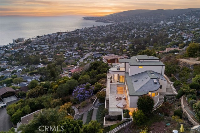 900 Gainsborough Drive, Laguna Beach CA: https://media.crmls.org/medias/2b40f522-331e-4175-b07c-f894ee5375e2.jpg