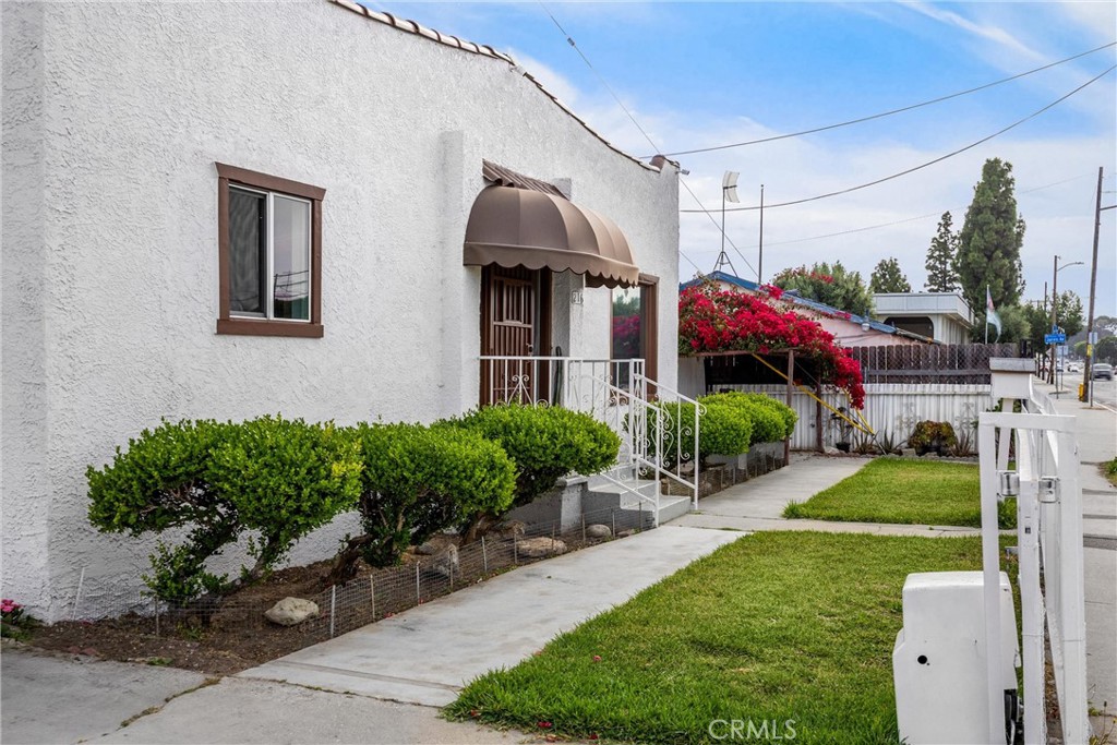216 E El Segundo Boulevard