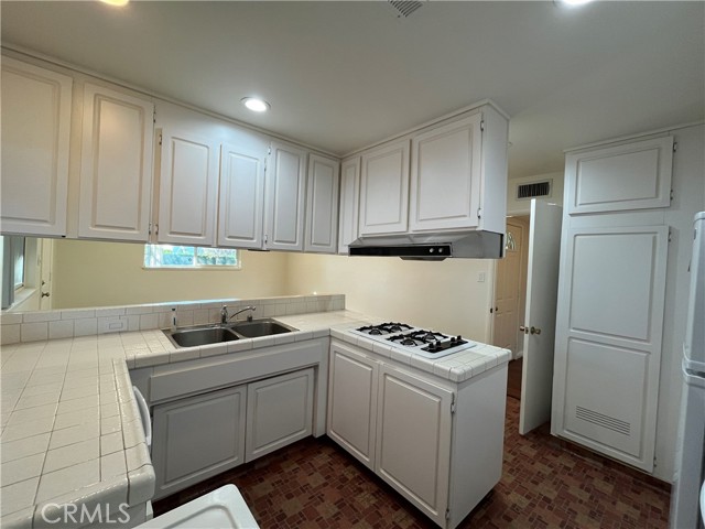 Detail Gallery Image 4 of 18 For 18735 Nordhoff, Northridge,  CA 91324 - 3 Beds | 2 Baths