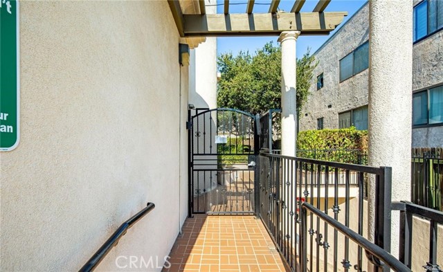 Detail Gallery Image 5 of 22 For 2463 Oswego St #109,  Pasadena,  CA 91107 - 3 Beds | 3/1 Baths