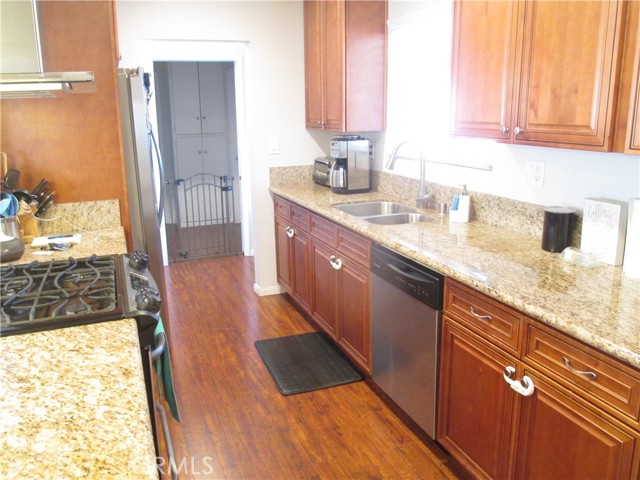 Detail Gallery Image 15 of 41 For 2281 Faust Ave, Long Beach,  CA 90815 - 3 Beds | 3 Baths