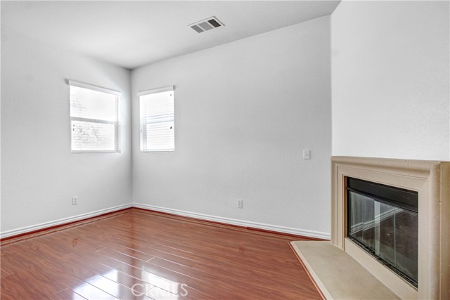 Detail Gallery Image 7 of 18 For 6907 Massy Harris, Corona,  CA 92880 - 4 Beds | 2/1 Baths