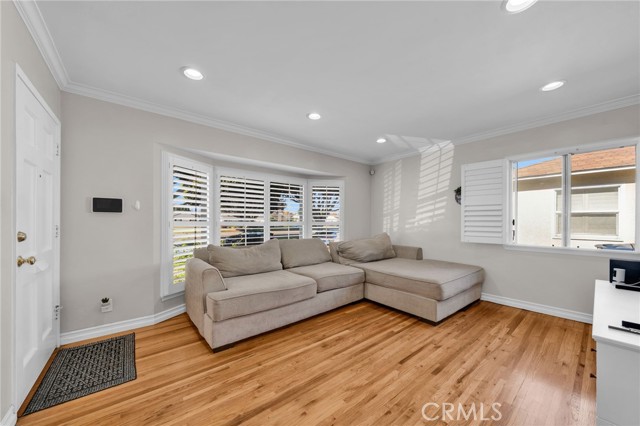 5514 Bellflower Blvd, Lakewood CA: https://media.crmls.org/medias/2b436591-99f9-48b8-b10d-8341563b8cfb.jpg