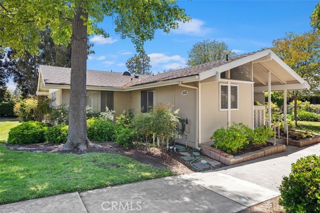 Detail Gallery Image 2 of 40 For 542 via Estrada a,  Laguna Woods,  CA 92637 - 2 Beds | 2 Baths