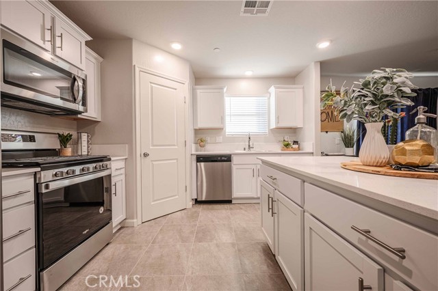 Detail Gallery Image 4 of 18 For 297 Sable St 86 Ar,  Merced,  CA 95341 - 4 Beds | 3 Baths