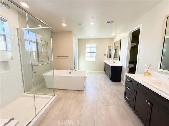 Detail Gallery Image 30 of 46 For 64 Turnstone, Irvine,  CA 92618 - 4 Beds | 4/1 Baths