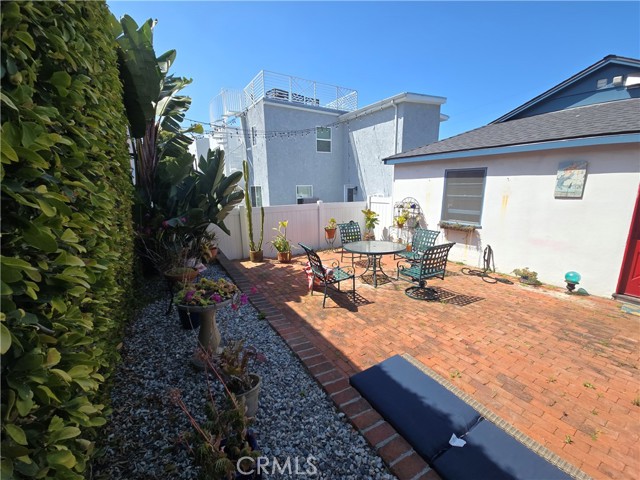 Detail Gallery Image 15 of 16 For 1950 Springfield Ave, Hermosa Beach,  CA 90254 - 3 Beds | 1 Baths