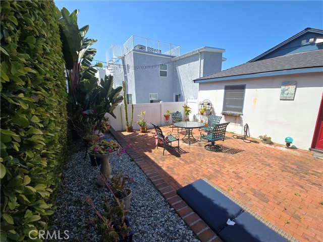 1950 Springfield Avenue, Hermosa Beach, California 90254, 3 Bedrooms Bedrooms, ,1 BathroomBathrooms,Residential,Sold,Springfield,SB24097224