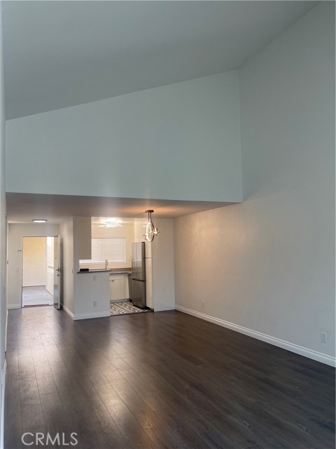 5515 Canoga Avenue, Woodland Hills CA: https://media.crmls.org/medias/2b47bfe9-555b-4328-97af-062941921781.jpg