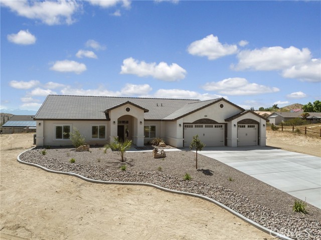 Detail Gallery Image 9 of 41 For 16370 Kamana Ct, Apple Valley,  CA 92307 - 4 Beds | 3 Baths