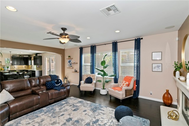 13744 Star Ruby Avenue, Eastvale CA: https://media.crmls.org/medias/2b486e57-bc6a-4dc0-8361-eafbda19ebab.jpg