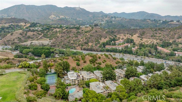 6700 Hillpark Drive, Los Angeles CA: https://media.crmls.org/medias/2b488c3a-0a54-4f3d-ad1b-3f27c4822c9e.jpg