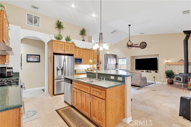 Detail Gallery Image 14 of 50 For 26534 Topsail Ln, Helendale,  CA 92342 - 3 Beds | 2 Baths