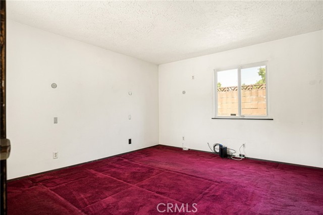 3061 W Oregon Street, Rialto CA: https://media.crmls.org/medias/2b4a0a2e-aff3-4cd0-809f-9a873bd968f4.jpg