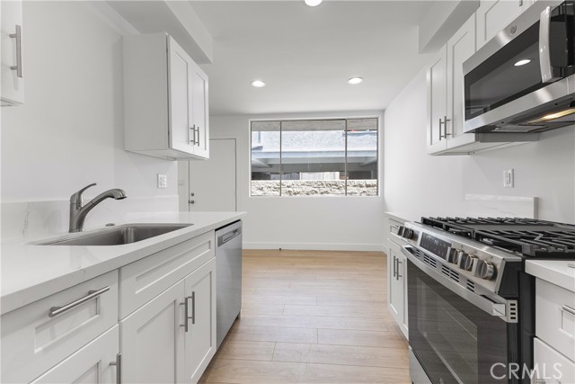 623 Orange Grove Avenue, Glendale CA: https://media.crmls.org/medias/2b4a841e-42cd-46be-a404-598ca5bad12f.jpg