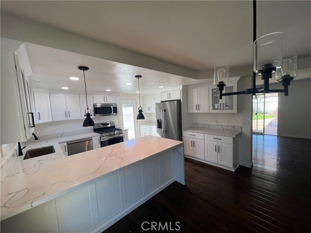 Detail Gallery Image 10 of 19 For 16091 Gold Cir, Huntington Beach,  CA 92647 - 5 Beds | 2 Baths