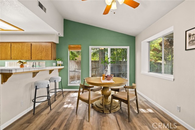 Detail Gallery Image 4 of 40 For 21 Turnbridge Welles, Chico,  CA 95973 - 3 Beds | 2 Baths