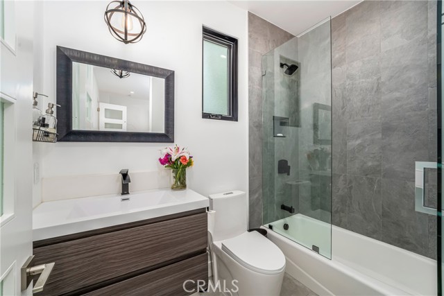 4706 Katherine Avenue, Sherman Oaks CA: https://media.crmls.org/medias/2b4b15e0-0cc3-48c9-b758-f39b51007ceb.jpg
