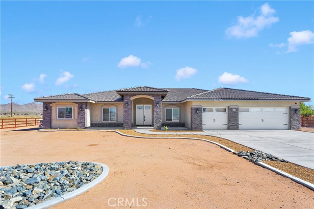 Detail Gallery Image 4 of 47 For 21192 Zuni Rd, Apple Valley,  CA 92307 - 4 Beds | 3/1 Baths