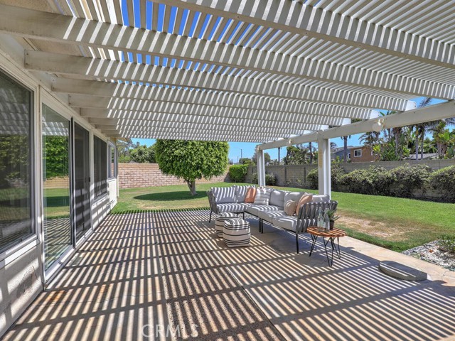Detail Gallery Image 39 of 54 For 18022 Dellglen Cir, Huntington Beach,  CA 92647 - 4 Beds | 3 Baths