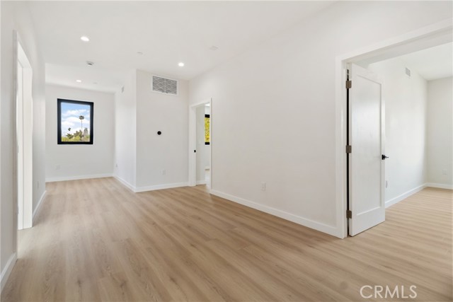 Detail Gallery Image 9 of 19 For 6830 N Lubao Ave, Winnetka,  CA 91306 - 5 Beds | 6 Baths